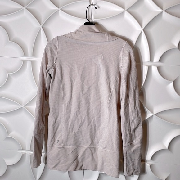 Lululemon light pink zip up jacket with thumb holes sz 6.   (Jjjj) - Picture 4 of 4